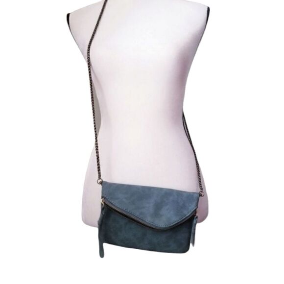 Blue Suede envelope bag with chain strap - Picture 2 of 12